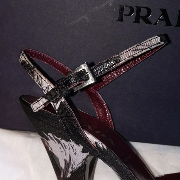 Prada Black/Brown Peep-toe Flower Print Heel - Picture 4 of 6